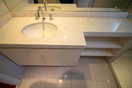 Apartamento à venda com 337m², 3 quartos e 4 vagasBanheiro da Suíte 2