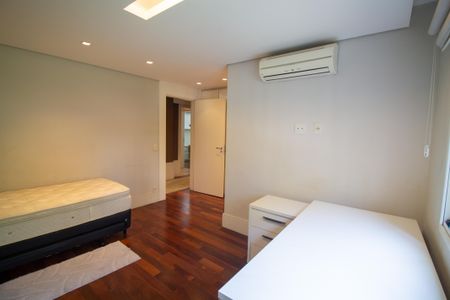 Apartamento à venda com 337m², 3 quartos e 4 vagasSuíte 2