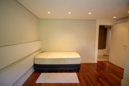 Apartamento à venda com 337m², 3 quartos e 4 vagasSuíte 2