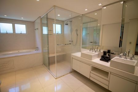 Apartamento à venda com 337m², 3 quartos e 4 vagasBanheiro da Suíte 3