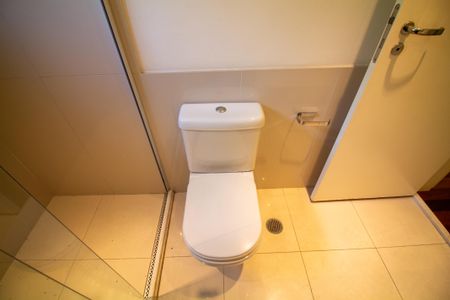 Apartamento à venda com 337m², 3 quartos e 4 vagasBanheiro da Suíte 2