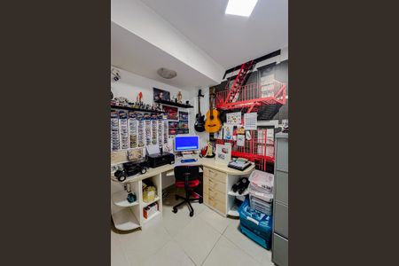 Apartamento à venda com 82m², 4 quartos e 2 vagasEscritório