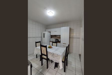 Casa à venda com 150m², 5 quartos e 2 vagas Casa à venda com 150m², 5 quartos e 2 vagasCasa 3 Cozinha