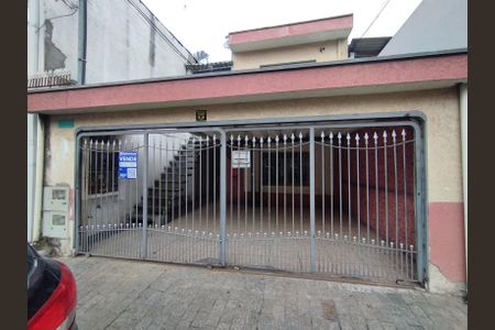 Casa à venda com 150m², 5 quartos e 2 vagas Casa à venda com 150m², 5 quartos e 2 vagasFachada