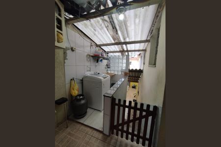 Casa à venda com 150m², 5 quartos e 2 vagas Casa à venda com 150m², 5 quartos e 2 vagasCasa 3 Área de Serviço