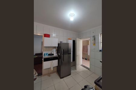 Casa à venda com 150m², 5 quartos e 2 vagas Casa à venda com 150m², 5 quartos e 2 vagasCasa 1 Cozinha