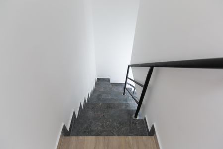 Apartamento à venda com 82m², 2 quartos e 1 vagaEscada