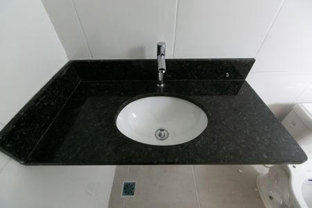 Apartamento à venda com 82m², 2 quartos e 1 vaga Apartamento à venda com 82m², 2 quartos e 1 vagaBanheiro da Suite 1