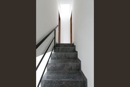 Apartamento à venda com 82m², 2 quartos e 1 vaga Apartamento à venda com 82m², 2 quartos e 1 vagaEscada