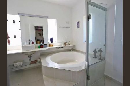 Casa à venda com 6 quartos, 50m² em Parque Maria Domitila, São Paulo