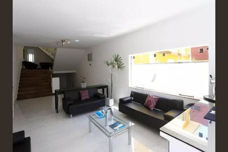 Casa à venda com 6 quartos, 50m² em Parque Maria Domitila, São Paulo