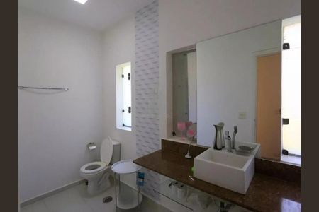 Casa à venda com 6 quartos, 50m² em Parque Maria Domitila, São Paulo