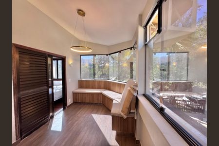 Casa de condomínio à venda com 550m², 4 quartos e 2 vagasVaranda - Suítes 2 e 3