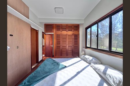 Casa de condomínio à venda com 550m², 4 quartos e 2 vagasSuíte 2