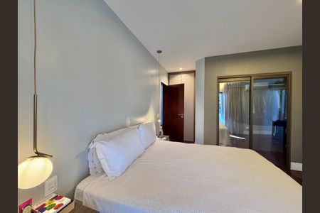 Casa de condomínio à venda com 550m², 4 quartos e 2 vagasSuíte 1 Master