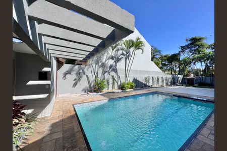 Casa de condomínio à venda com 550m², 4 quartos e 2 vagasÁrea externa