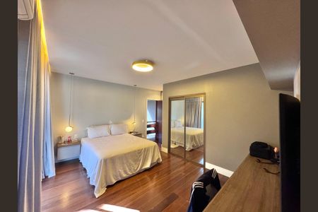 Casa de condomínio à venda com 550m², 4 quartos e 2 vagasSuíte 1 Master