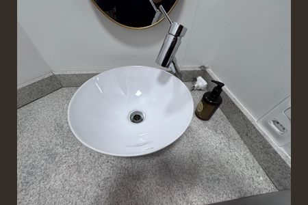 Casa de condomínio à venda com 550m², 4 quartos e 2 vagasSuíte 4 - Banheiro