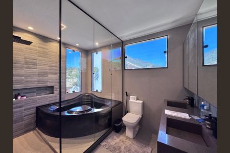 Casa de condomínio à venda com 550m², 4 quartos e 2 vagasSuíte 1 Master - Banheiro