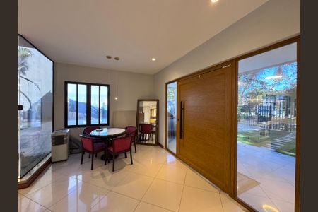 Casa de condomínio à venda com 550m², 4 quartos e 2 vagasSala