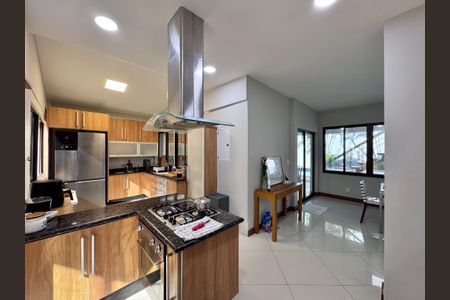 Casa de condomínio à venda com 550m², 4 quartos e 2 vagasCozinha