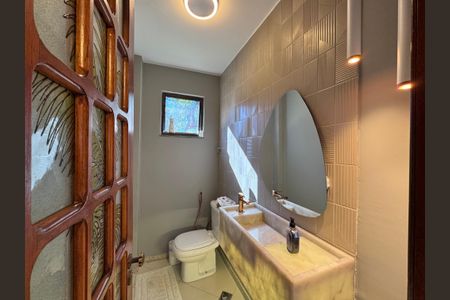 Casa de condomínio à venda com 550m², 4 quartos e 2 vagasLavabo