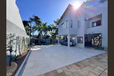 Casa de condomínio à venda com 550m², 4 quartos e 2 vagasÁrea externa