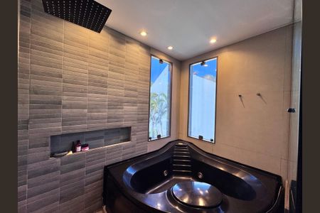 Casa de condomínio à venda com 550m², 4 quartos e 2 vagasSuíte 1 Master - Banheiro