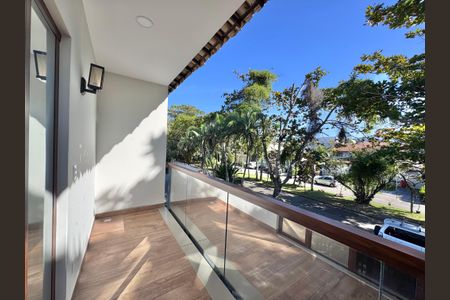 Casa de condomínio à venda com 550m², 4 quartos e 2 vagasSuíte 1 Master - Varanda