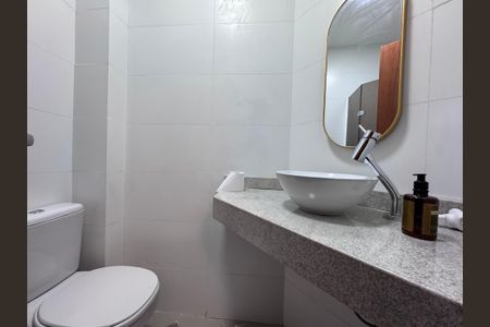 Casa de condomínio à venda com 550m², 4 quartos e 2 vagasSuíte 4 - Banheiro