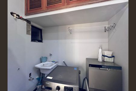 Casa de condomínio à venda com 550m², 4 quartos e 2 vagasÁrea de Serviço