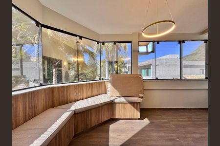 Casa de condomínio à venda com 550m², 4 quartos e 2 vagasVaranda - Suítes 2 e 3