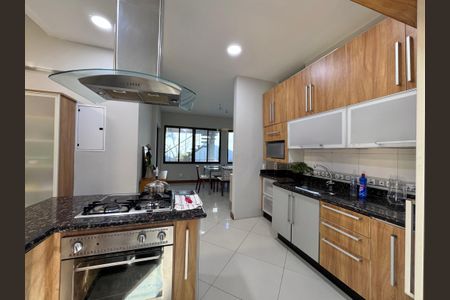 Casa de condomínio à venda com 550m², 4 quartos e 2 vagasCozinha