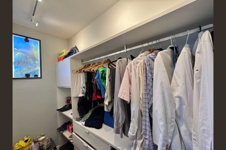 Casa de condomínio à venda com 550m², 4 quartos e 2 vagasSuíte 1 Master - Closet 2