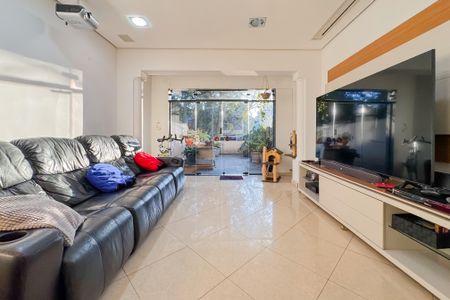 Casa à venda com 299m², 3 quartos e 3 vagasSala