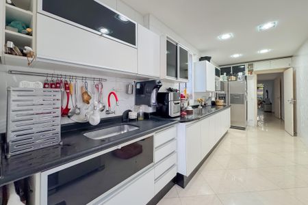 Casa à venda com 299m², 3 quartos e 3 vagasCozinha