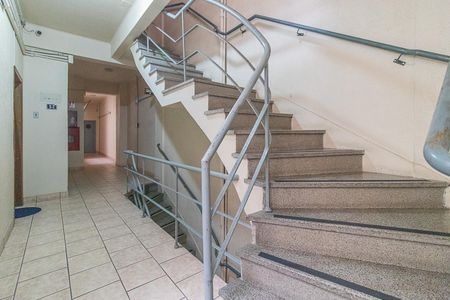 Apartamento para alugar com 90m², 3 quartos e sem vagaEscada