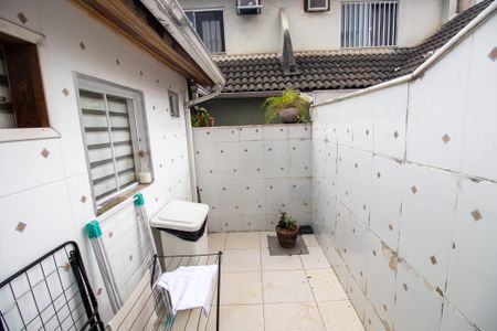 Casa de condomínio para alugar com 240m², 3 quartos e 2 vagasQuintal