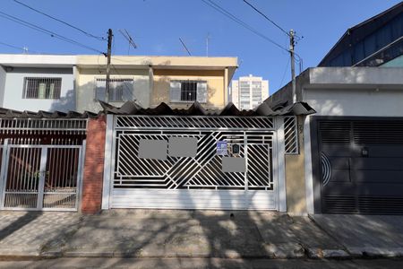 Casa para alugar com 125m², 2 quartos e 2 vagas Casa para alugar com 125m², 2 quartos e 2 vagasFachada