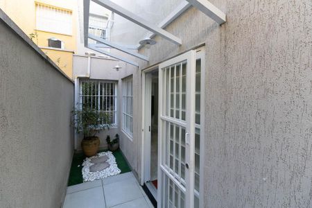 Casa à venda com 200m², 3 quartos e 1 vaga Casa à venda com 200m², 3 quartos e 1 vagaCorredor Lateral