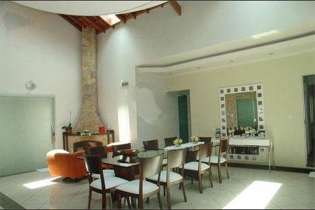 Casa à venda com 338m², 3 quartos e sem vaga