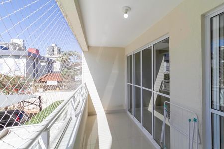 Apartamento à venda com 80m², 3 quartos e 1 vaga Apartamento à venda com 80m², 3 quartos e 1 vagaVaranda