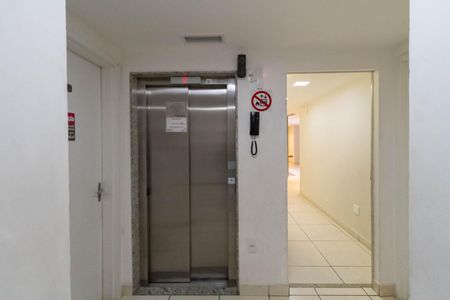 Apartamento à venda com 80m², 3 quartos e 1 vaga Apartamento à venda com 80m², 3 quartos e 1 vagaHall social