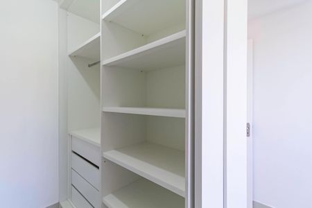 Apartamento à venda com 80m², 3 quartos e 1 vaga Apartamento à venda com 80m², 3 quartos e 1 vagaCloset da suíte