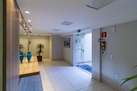 Apartamento à venda com 80m², 3 quartos e 1 vaga Apartamento à venda com 80m², 3 quartos e 1 vagaHall social