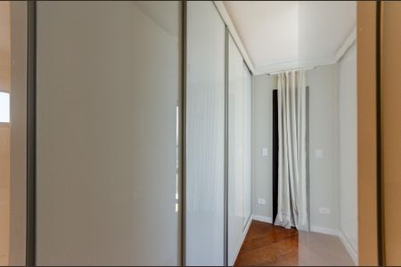 Apartamento para alugar com 360m², 3 quartos e 4 vagas Apartamento para alugar com 360m², 3 quartos e 4 vagasCloset da Suíte 1