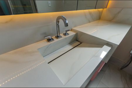 Apartamento para alugar com 360m², 3 quartos e 4 vagas Apartamento para alugar com 360m², 3 quartos e 4 vagasBanheiro da Suíte 2