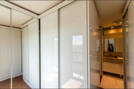 Apartamento para alugar com 360m², 3 quartos e 4 vagas Apartamento para alugar com 360m², 3 quartos e 4 vagasCloset da Suíte 1