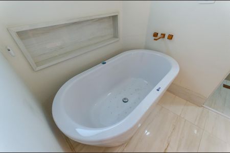 Apartamento para alugar com 360m², 3 quartos e 4 vagas Apartamento para alugar com 360m², 3 quartos e 4 vagasBanheiro da Suíte 1