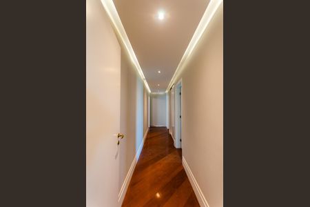 Apartamento para alugar com 360m², 3 quartos e 4 vagas Apartamento para alugar com 360m², 3 quartos e 4 vagasCorredor